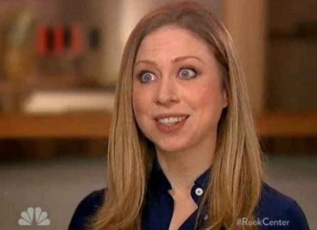 Όνειδος! ΗΠΑ: Η Τσέλσι Κλίντον αντάλλαξε ευχές για το νέο έτος με την «Εκκλησία του Σατανά» (και οι liberal την αποθέωσαν)